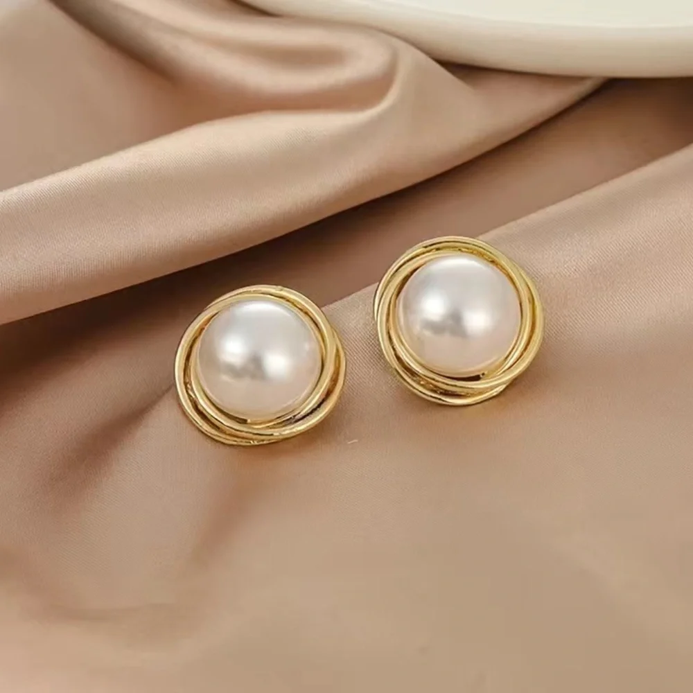 BRAND NEW 14K Gold Plated Vintage Bright Large Faux Pearl Stud Earrings 1Pair - Picture 3 of 5